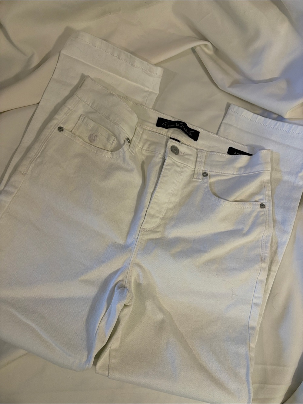 Gloria Vanderbilt white jeans